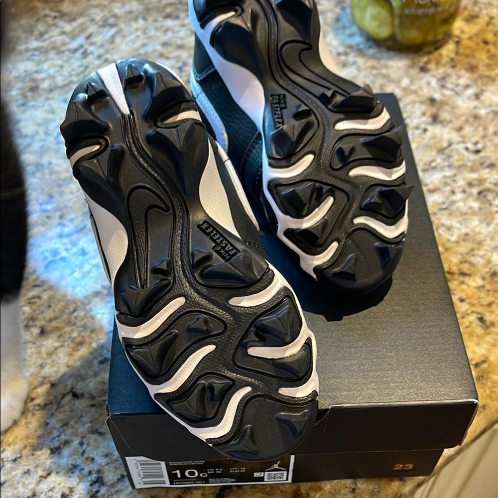 Nike Air Jordan Soccer Cleats - Picture 4 of 6